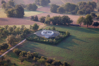 Vue aérienne de Balise radio KRH VOR Karlsruhe à le quartier Wöschbach in Pfinztal dans le département Bade-Wurtemberg, Allemagne