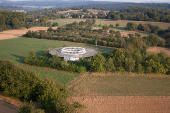Balise radio KRH VOR Karlsruhe à le quartier Wöschbach in Pfinztal dans le département Bade-Wurtemberg, Allemagne d'en haut