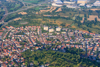 Vue aérienne de Trois immeubles résidentiels de grande hauteur sur la Durlacher Straße à le quartier Grötzingen in Karlsruhe dans le département Bade-Wurtemberg, Allemagne