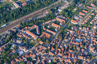 Vue aérienne de Au Floßgraben à le quartier Grötzingen in Karlsruhe dans le département Bade-Wurtemberg, Allemagne