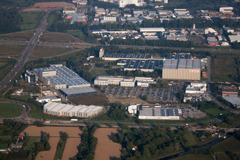 Vue aérienne de Chemin de fer à le quartier Durlach in Karlsruhe dans le département Bade-Wurtemberg, Allemagne