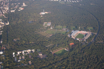 Vue aérienne de Stade Wildpark à le quartier Innenstadt-Ost in Karlsruhe dans le département Bade-Wurtemberg, Allemagne