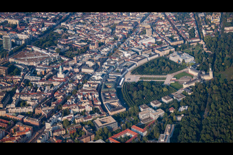 Vue aérienne de Encerclez et verrouillez à le quartier Innenstadt-West in Karlsruhe dans le département Bade-Wurtemberg, Allemagne
