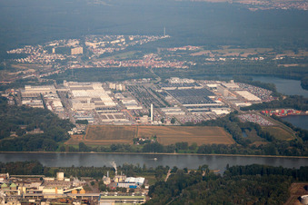 Vue aérienne de Daimler de l'Est à le quartier Maximiliansau in Wörth am Rhein dans le département Rhénanie-Palatinat, Allemagne