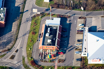 Vue aérienne de Succursale de Mx Donald's sur Kapellerstr à Bad Bergzabern dans le département Rhénanie-Palatinat, Allemagne