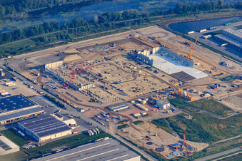 Chantier de construction de MEG Wörth am Rhein GmbH dans la zone industrielle d'Oberwald à Wörth am Rhein dans le département Rhénanie-Palatinat, Allemagne d'en haut