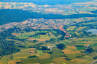 Vue aérienne de Vue d'ensemble de la ville depuis le sud à Jockgrim dans le département Rhénanie-Palatinat, Allemagne