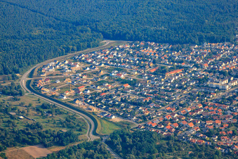 Vue d'ensemble de la ville depuis le sud à Jockgrim dans le département Rhénanie-Palatinat, Allemagne d'en haut