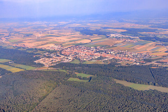 Vue oblique de Vue d'ensemble de la ville depuis le sud-est à Kandel dans le département Rhénanie-Palatinat, Allemagne