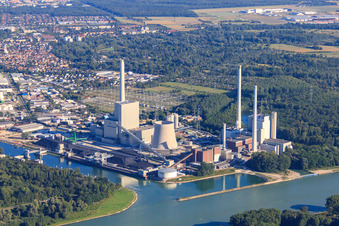 Vue aérienne de Centrale à vapeur du port rhénan Karlsruhe d'EnBW Energie Baden-Württemberg AG à le quartier Daxlanden in Karlsruhe dans le département Bade-Wurtemberg, Allemagne