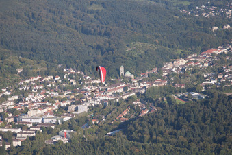 Vue aérienne de Quartier Oos in Baden-Baden dans le département Bade-Wurtemberg, Allemagne