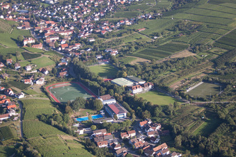 Vue aérienne de Ensemble d'installations sportives de l'École des sports de Bade-Sud à le quartier Steinbach in Baden-Baden dans le département Bade-Wurtemberg, Allemagne