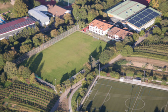 Vue aérienne de École de sport de Bade-Sud à le quartier Steinbach in Baden-Baden dans le département Bade-Wurtemberg, Allemagne
