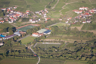 Vue d'oiseau de Ensemble d'installations sportives de l'École des sports de Bade-Sud à le quartier Steinbach in Baden-Baden dans le département Bade-Wurtemberg, Allemagne