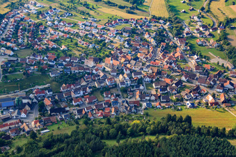 Vue aérienne de Vue du village depuis l'est à le quartier Altheim in Horb am Neckar dans le département Bade-Wurtemberg, Allemagne