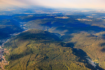 Vue aérienne de Entre la Grande et la Petite Enz à Bad Wildbad dans le département Bade-Wurtemberg, Allemagne