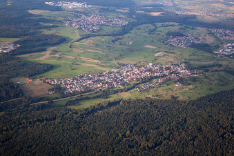 Quartier Langenalb in Straubenhardt dans le département Bade-Wurtemberg, Allemagne depuis l'avion