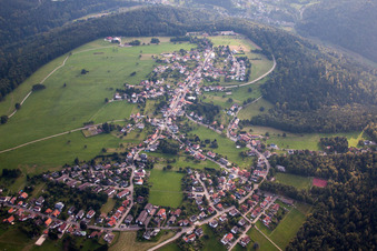 Vue aérienne de Bergstr à le quartier Rotensol in Bad Herrenalb dans le département Bade-Wurtemberg, Allemagne
