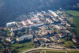 Enregistrement par drone de Hôpital psychiatrique d'État de Landeck à Klingenmünster dans le département Rhénanie-Palatinat, Allemagne