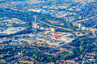Vue aérienne de Zone industrielle Grünwinkel avec Michelin Reifenwerke AG & Co. KGaA à le quartier Grünwinkel in Karlsruhe dans le département Bade-Wurtemberg, Allemagne