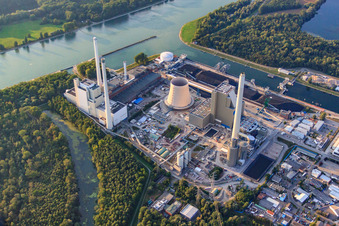Centrale à vapeur du port rhénan Karlsruhe d'EnBW Energie Baden-Württemberg AG à le quartier Daxlanden in Karlsruhe dans le département Bade-Wurtemberg, Allemagne depuis l'avion