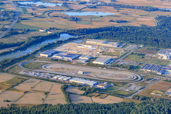 Vue aérienne de Daimler Truck EVZ dans la zone industrielle d'Oberwald à Wörth am Rhein dans le département Rhénanie-Palatinat, Allemagne