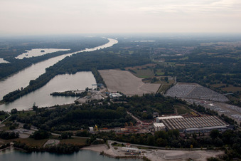 Vue aérienne de Nouveau port du Rhin à Lauterbourg dans le département Bas Rhin, France