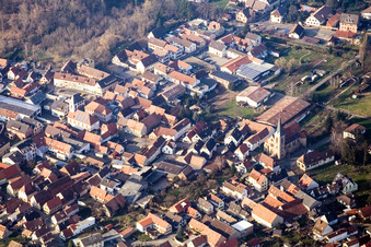 Vue aérienne de Centre-ville à le quartier Ingenheim in Billigheim-Ingenheim dans le département Rhénanie-Palatinat, Allemagne