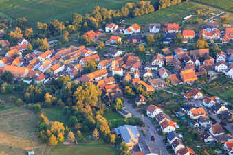 Vue aérienne de Centre du village à Oberhausen dans le département Rhénanie-Palatinat, Allemagne