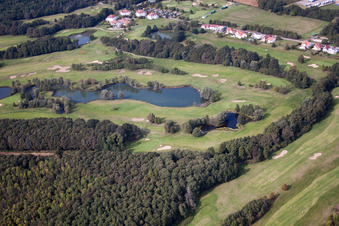 Vue d'oiseau de Club de golf de Baden-Baden Soufflenheim à Soufflenheim dans le département Bas Rhin, France