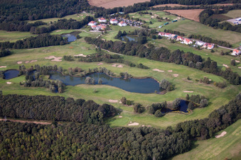 Enregistrement par drone de Club de golf de Baden-Baden Soufflenheim à Soufflenheim dans le département Bas Rhin, France