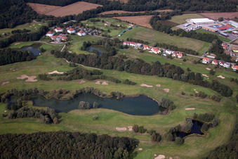 Club de golf de Baden-Baden Soufflenheim à Soufflenheim dans le département Bas Rhin, France du point de vue du drone