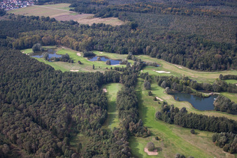 Club de golf de Baden-Baden Soufflenheim à Soufflenheim dans le département Bas Rhin, France vu d'un drone