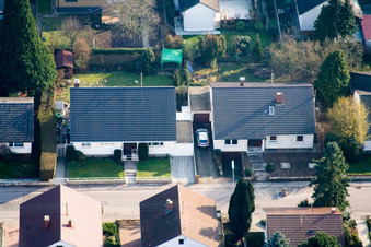 Vue d'oiseau de Rue Zeppelin à Kandel dans le département Rhénanie-Palatinat, Allemagne