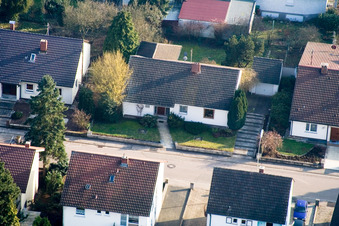 Rue Zeppelin à Kandel dans le département Rhénanie-Palatinat, Allemagne d'un drone