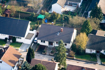 Rue Zeppelin à Kandel dans le département Rhénanie-Palatinat, Allemagne vu d'un drone