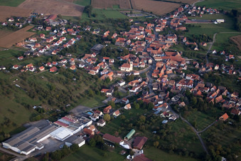 Vue d'oiseau de Mietesheim dans le département Bas Rhin, France