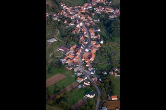 Vue aérienne de Vue sur le village à Gundershoffen dans le département Bas Rhin, France