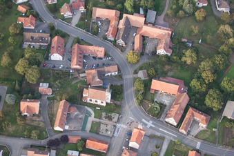 Merkwiller-Pechelbronn dans le département Bas Rhin, France du point de vue du drone