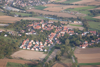 Merkwiller-Pechelbronn dans le département Bas Rhin, France d'un drone