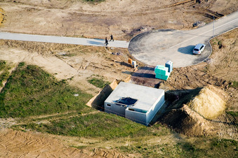 Nouvelle zone de développement Am Höhenweg à Kandel dans le département Rhénanie-Palatinat, Allemagne d'un drone