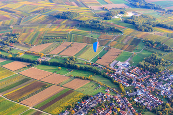 Vue aérienne de Rue de la gare à Klingenmünster dans le département Rhénanie-Palatinat, Allemagne