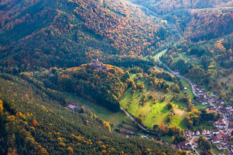 Château de Berwartstein à Erlenbach bei Dahn dans le département Rhénanie-Palatinat, Allemagne vue du ciel
