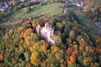 Château de Berwartstein à Erlenbach bei Dahn dans le département Rhénanie-Palatinat, Allemagne vue d'en haut