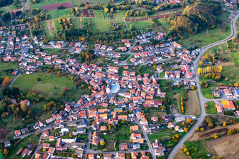 Vue aérienne de Du sud à le quartier Gossersweiler in Gossersweiler-Stein dans le département Rhénanie-Palatinat, Allemagne