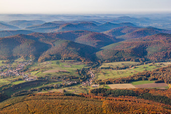 Wingen dans le département Bas Rhin, France vu d'un drone