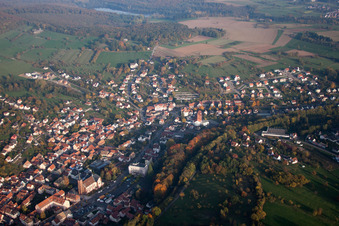 Niederbronn-les-Bains dans le département Bas Rhin, France du point de vue du drone
