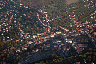Vue aérienne de Niederbronn-les-Bains dans le département Bas Rhin, France