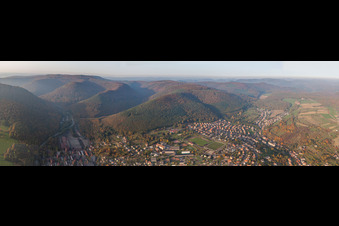 Vue aérienne de Panorama à Niederbronn-les-Bains dans le département Bas Rhin, France