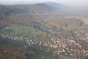 Vue aérienne de Preuschdorf dans le département Bas Rhin, France